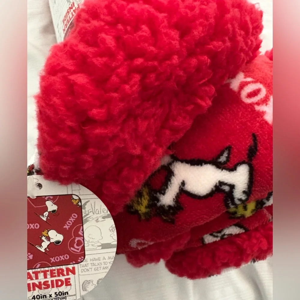 SNOOPY Peanuts Dog Sherpa Blanket Throw Hearts Love XOXO w/ Pet Paws New